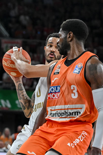 权衡各方提 权衡各方提